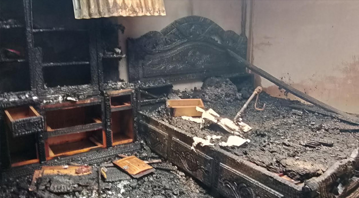 শ্রীপুরে অগ্নিকাণ্ডে পোশাক শ্রমিকদের ২২ ঘর ভস্মীভূত