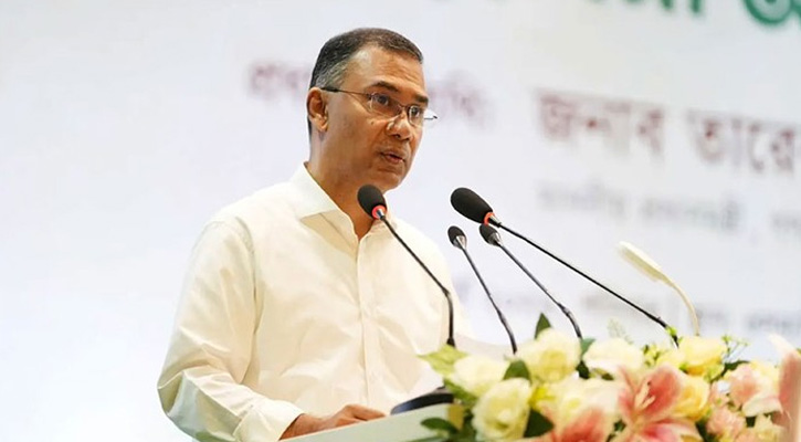 গণতন্ত্রকে প্রাতিষ্ঠানিক রূপ দেওয়ার লক্ষ্যে সরকার কাজ করছে: প্রধানমন্ত্রী