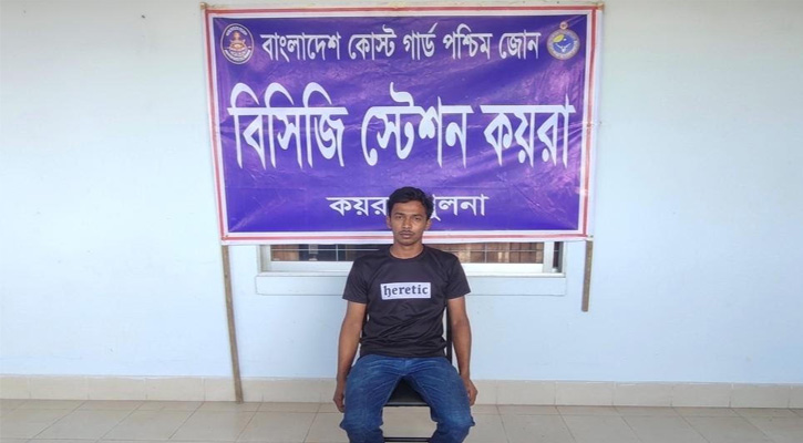 কয়রায় নদীতে পড়ে যাওয়া  জাহাজের ক্রুকে জীবিত উদ্ধার