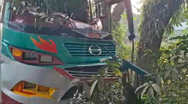 গোপালগঞ্জে বাস-ট্রাক সংঘর্ষে ১২ জন আহত