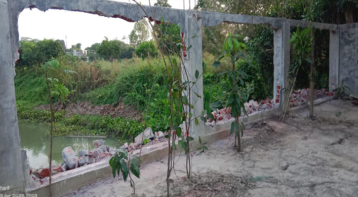 মুকসুদপুরে জোরপূর্বক সিমানা প্রাচির ভেঙ্গে ফেলার অভিযোগ
