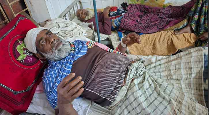 নওগাঁর মান্দায় তুচ্ছ ঘটনায় প্রতিবেশীর মারপিটে নারীসহ  আহত ৪ 