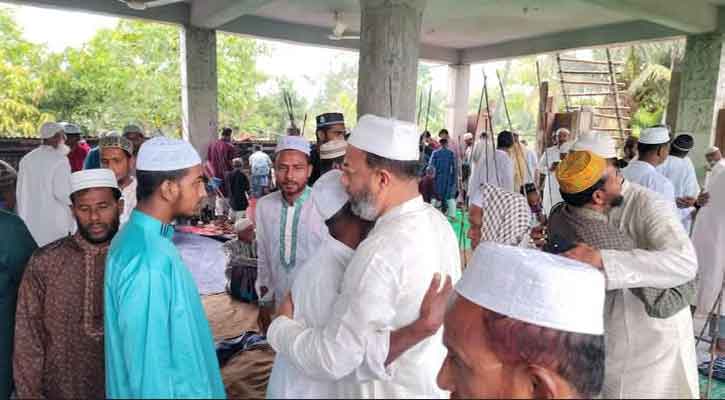 রামপালে বৃষ্টি মাথায় নিয়ে ঈদ উদযাপন,  আনন্দে ভাটা