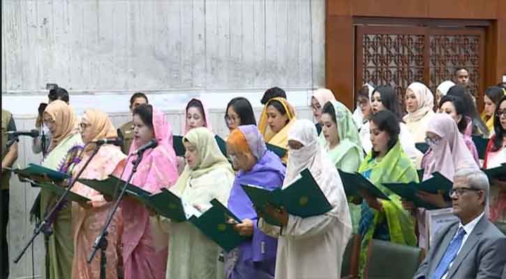শপথ নিলেন সংরক্ষিত নারী আসনের সংসদ সদস্যরা
