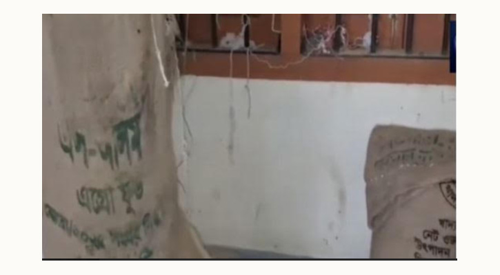 নাঙ্গলকোটে গরীবের চাল ওজনে কম দেওয়ার অভিযোগ