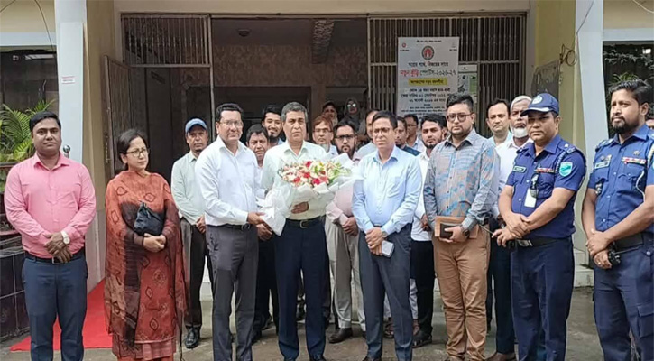 সোনারগাঁ উপজেলা পরিদর্শনে ঢাকা বিভাগীয় কমিশনার মো. মনিরুজ্জামান