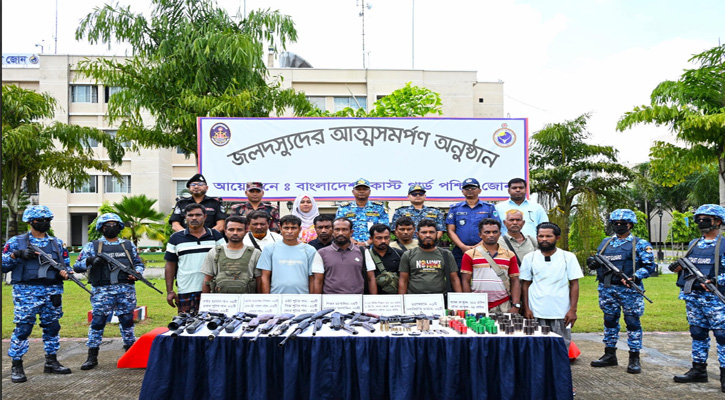 নানা ভাই বাহিনীর প্রধান‍‍`সহ ১২‍‍`জন  কোস্ট গার্ডের নিকট আত্মসমর্পণ