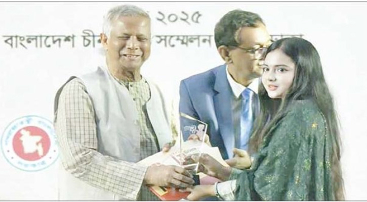 মহান মে দিবসে রচনা প্রতিযোগিতায় দ্বিতীয় স্থান অর্জন করলেন মুন্সীগঞ্জের নুসরাত