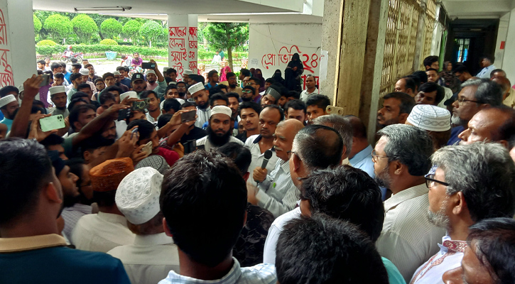 সাজিদ হত্যার বিচার দাবিতে ইবিতে প্রশাসন ভবন ঘেরাও