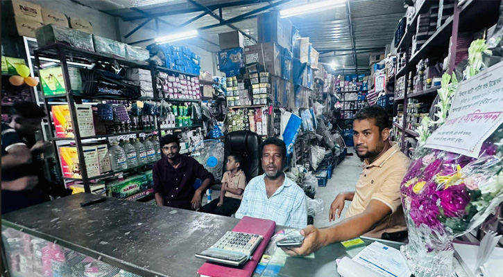 অটো পার্টসের শোরুমের উদ্বোধন করেছেন মোবাশ্বের আলম ভূঁইয়া এমপি।
