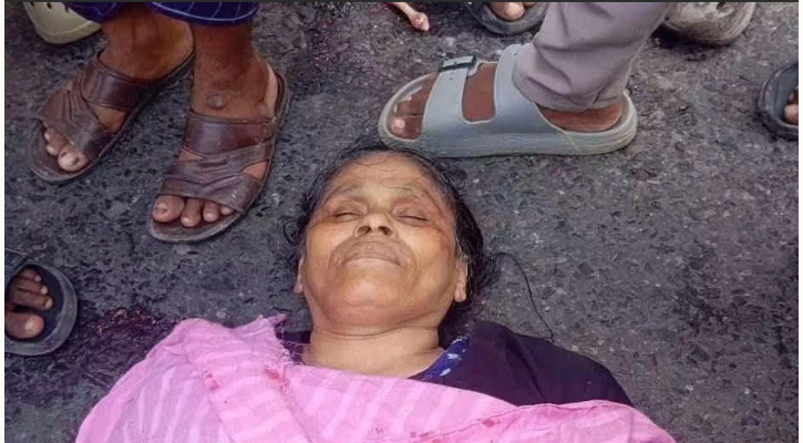 কুমিল্লায় ফুটওভার ব্রিজের নিচেই বাসচাপায় প্রাণ গেল নারীর