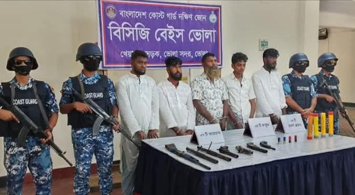 ভোলায় ৫ ডাকাতকে আটক করেছে কোস্ট গার্ড