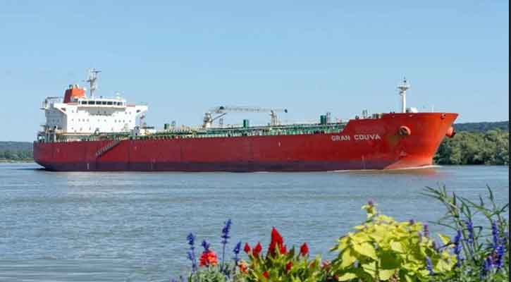 ২৫ দিনে ৩০ জাহাজ এসেছে, জ্বালানি তেল নিয়ে আসছে আরও ৬