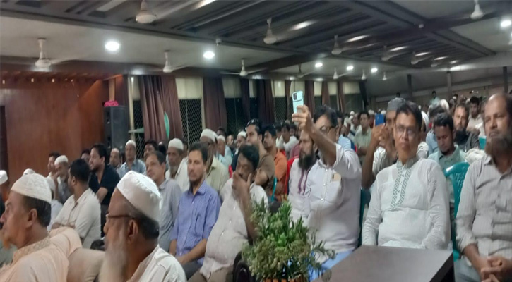 ঈদগাঁও বাজারের উন্নয়নে ব্যবসায়ীদের সঙ্গে মতবিনিময় সভা