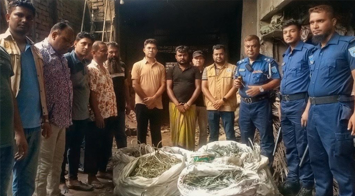 পার্বতীপুরে ভাঙাড়ি দোকানে ১১৪ কেজি চোরাই বৈদ্যুতিক তার ও মোটরসাইকেল উদ্ধার গ্রেপ্তার ১