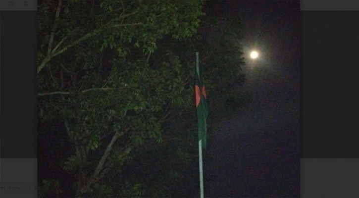 জাতীয় পতাকা উত্তোলিত নির্ধারিত সময়ের পরেও