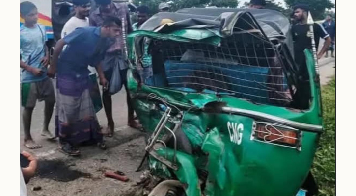 কটিয়াদীতে কাভার্ডভ্যান ও সিএনজি সংঘর্ষে শিশুসহ নিহত ৩, আহত