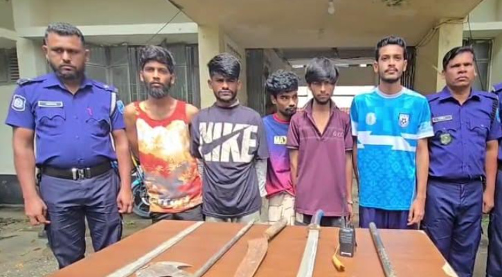 নরসিংদীতে ডাকাতির প্রস্তুতিকালে দেশীয় অস্ত্রসহ পাঁচজন গ্রেপ্তার