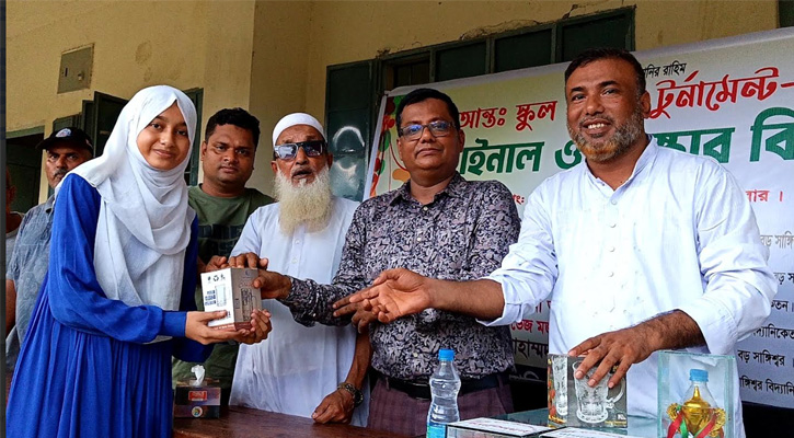 বড় সাঙ্গিশ্বর উচ্চ বিদ্যানিকেতনে ফুটবল ফাইনাল ও কৃতি শিক্ষার্থীদের পুরস্কার বিতরণ