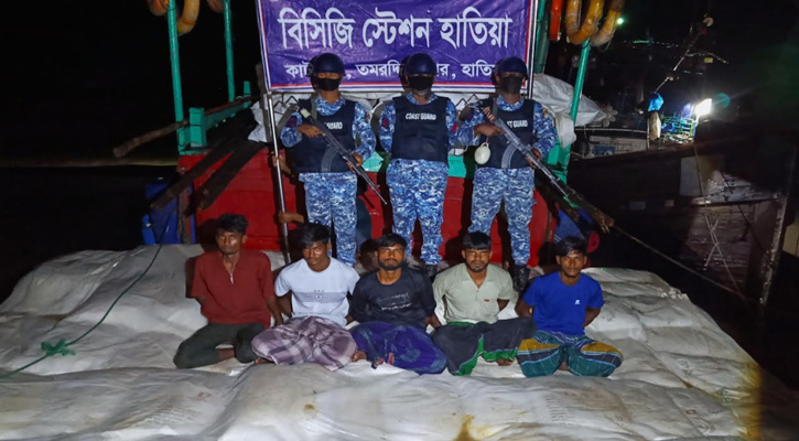 ৭৬০ বস্তা সারসহ পাঁচ পাচারকারী আটক
