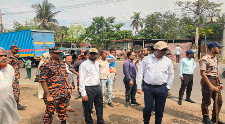 খুলনায় মহাসড়কের পাশে অবৈধ স্থাপনা উচ্ছেদ অভিযান শুরু