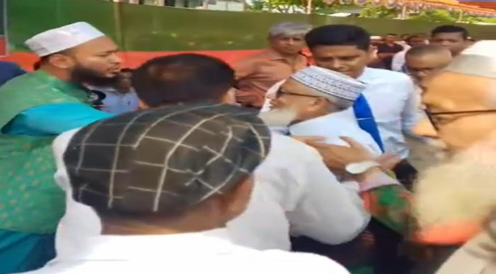 স্বাধীনতা দিবসের অনুষ্ঠানে তোপের মুখে আওয়ামী সমর্থক মুক্তিযোদ্ধা