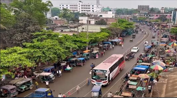 ঢাকা-জামালপুর আঞ্চলিক সড়ক দিয়ে ঘরে ফিরছে মানুষ