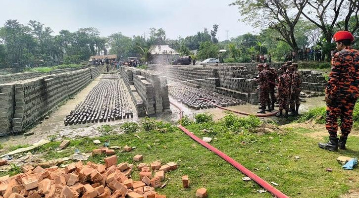 আমতলীতে তিন ইটভাটা বন্ধ, চার ইটভাটায় দুই লক্ষ টাকা জরিমানা