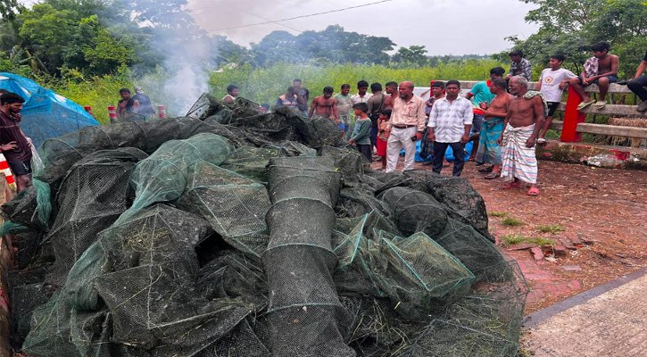 মুকসুদপুরে ৬২টি চায়না দুয়ারী জাল পুড়িয়ে ধ্বংস