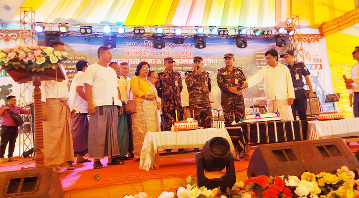 বাঙ্গালহালিয়ায়  মারমা সম্প্রদায়ের জলকেলি উৎসব উদ্‌যাপন