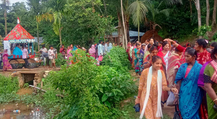 উল্টো রথযাত্রার মধ্য দিয়ে বাঙ্গালহালিয়া রাধামদন গোপাল মন্দিরের রথযাত্রা সম্পন্ন