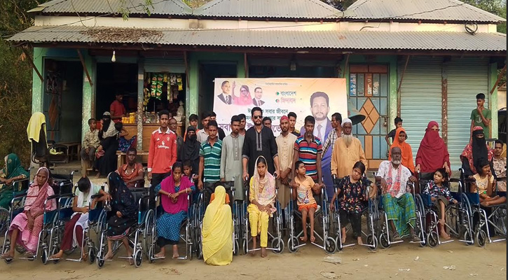 কবি সেলিম বালার হুইলচেয়ার উপহার পেল ৩১ জন দুস্থ ব্যক্তি