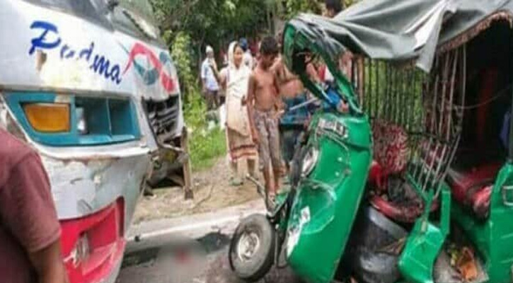 চাঁদপুরে বাস-সিএনজির মুখোমুখি সংঘর্ষে নিহত ১ আহত ৩ জন