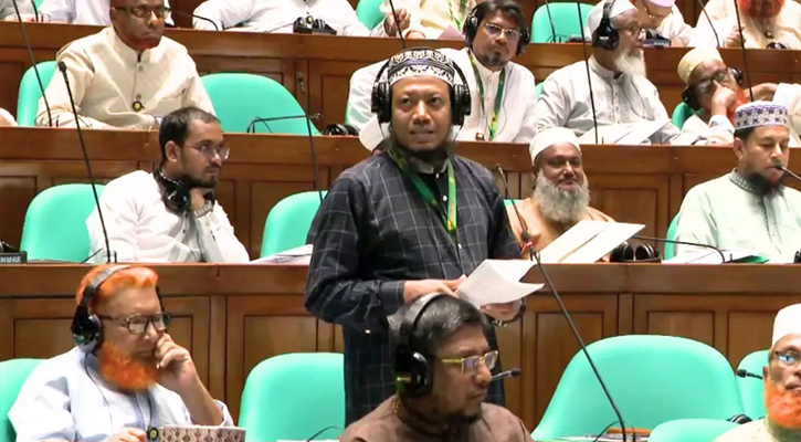 প্রস্তাবিত বাজেটকে ‘লুটপাটের বাজেট’ বললেন আমির হামজা