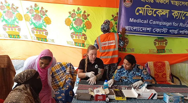 মোংলায় বিনামূল্যে চিকিৎসা সেবা প্রদান করলেন কোস্টগার্ড পশ্চিম জোন