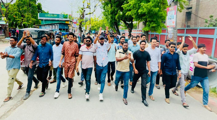ছাত্রলীগের বিচারের দাবিতে বাকৃবি ছাত্রদলের বিক্ষোভ