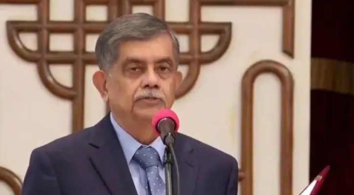 উপদেষ্টা হিসেবে শপথ নিলেন অধ্যাপক সি আর আবরার