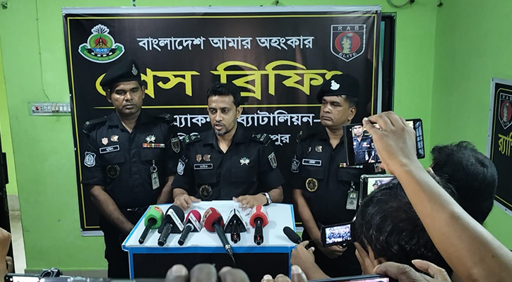 ফরিদপুরে র্যাব কার্যালয়ে স্ত্রী হত্যা মামলার আসামি গ্রেপ্তার সংক্রান্ত সংবাদ সম্মেলন