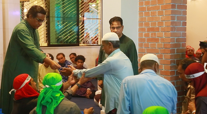 চন্দ্রপাড়া দরবারে জাকেরদের মাঝে আর্থিক সহায়তা ও বার্ষিক ওরছ শরীফের তারিখ ঘোষণা