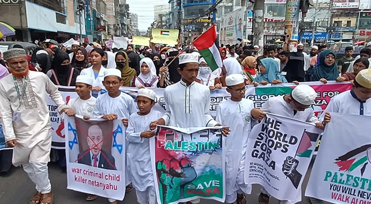 গাজায় গণহত্যার প্রতিবাদে উত্তাল বরিশাল!