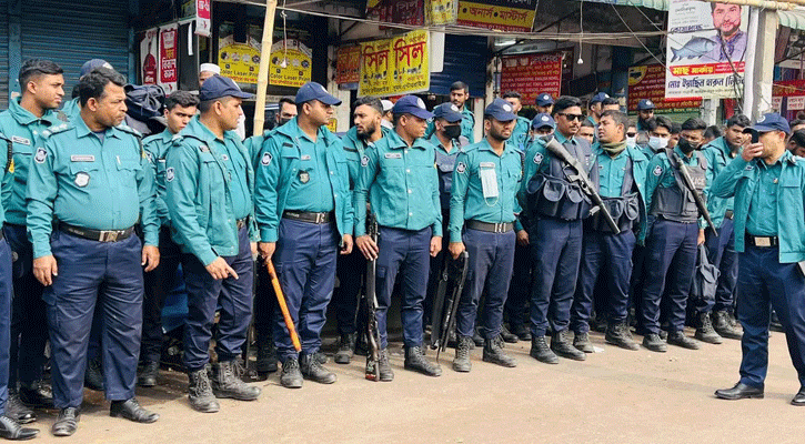 নীলক্ষেত অতিরিক্ত পুলিশ মোতায়েন