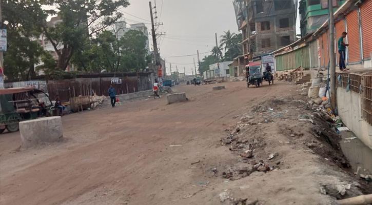 গলার কাটা ১ যুগ ধরে দূর্ভোগ নিয়ে চলাচল করছে নগরবাসী