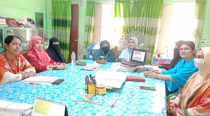 নরসিংদীতে প্রাথমিক সহকারী শিক্ষকদের কর্মবিরতি অব্যাহত
