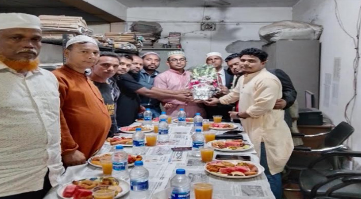এলেঙ্গা হাইওয়ে থানা ওসি‍‍`র মতবিনিময় ও ইফতার মাহফিল