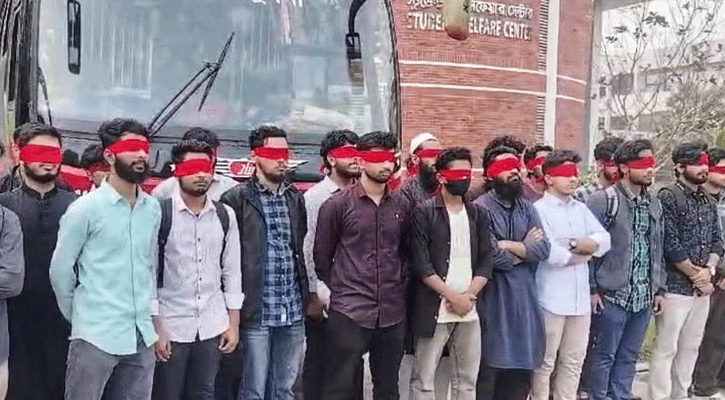 এবার ঢাকার পথে কুয়েট শিক্ষার্থীরা