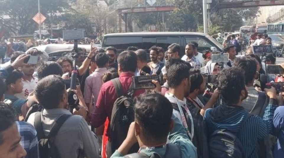 স্বরাষ্ট্র উপদেষ্টার পদত্যাগের দাবি