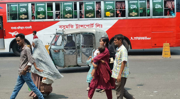 ঈদের ছুটি শেষে স্বস্তিতেই রাজধানীতে ফিরছেন মানুষ