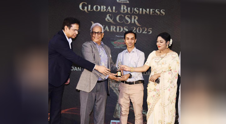 নেপালে গ্লোবাল আইকনিক গোল্ডেন অ্যাওয়ার্ড পেলেন এ জিহাদুর রহমান