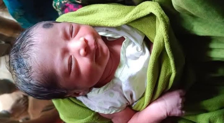 ঠাকুরগাঁওয়ে ভুট্টা ক্ষেত থেকে জীবিত কন্যাশিশু উদ্ধার