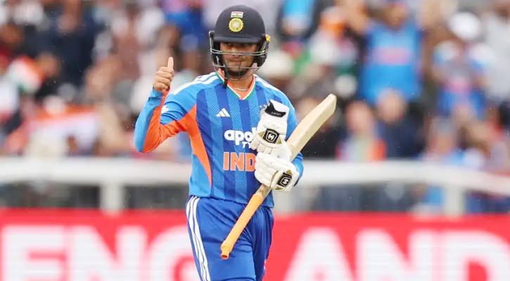 ব্যাট হাতে রীতিমতো ঝড় তুললেন অভিষেক, ৯১ বলে ২৩৩